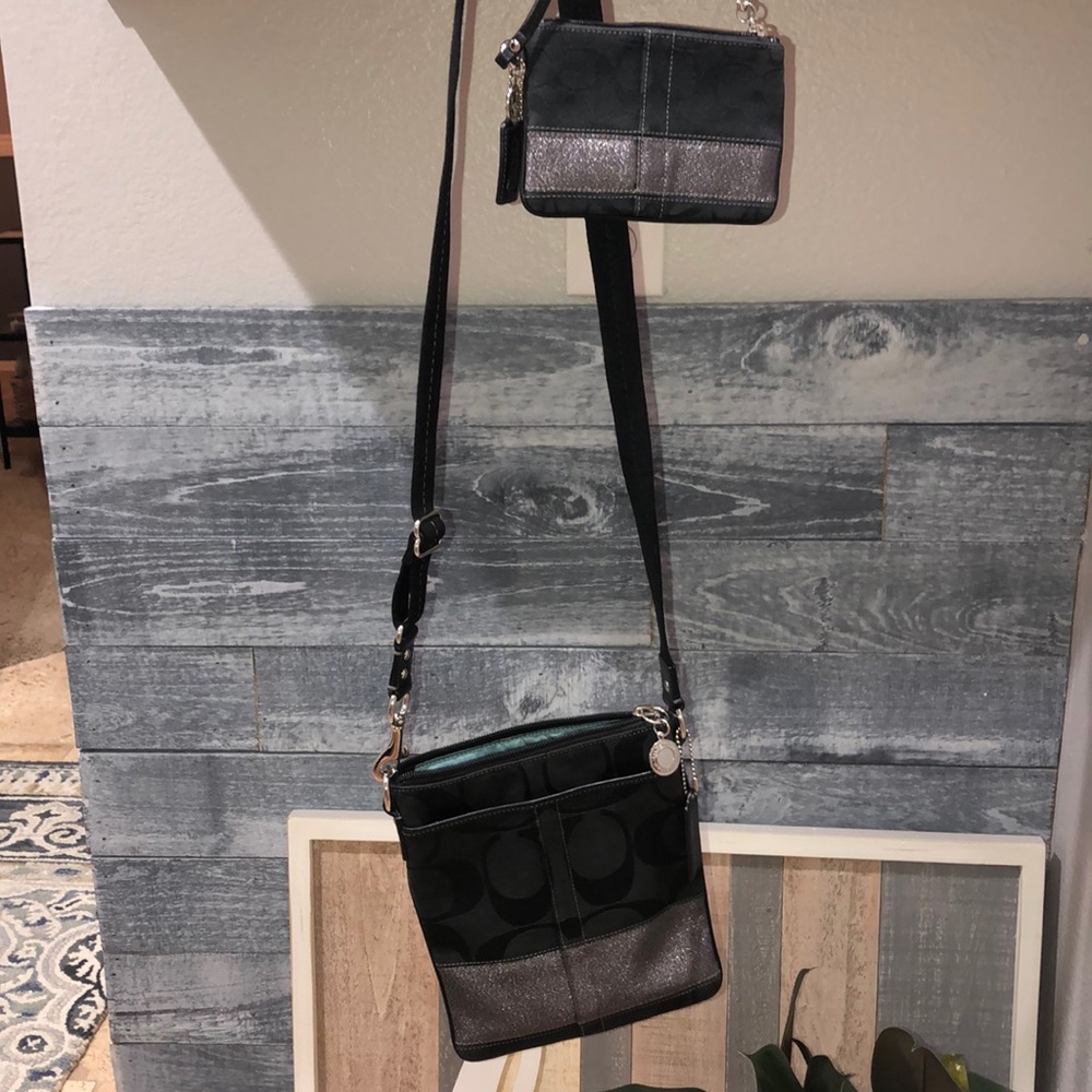 A coach side purse
